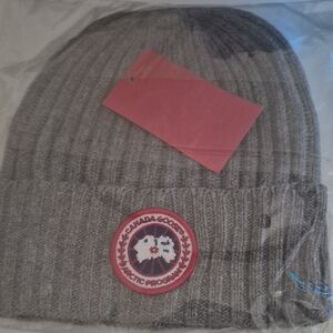 Canada Goose Ribbed Knit Gray Beanie